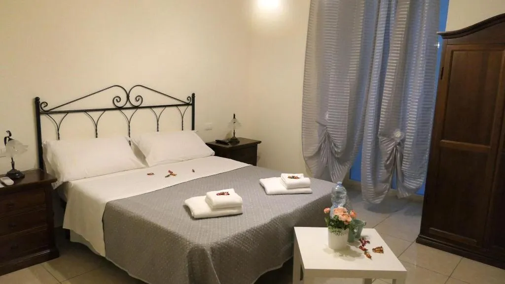 Room, B&B Dimora Cirillo, Naples