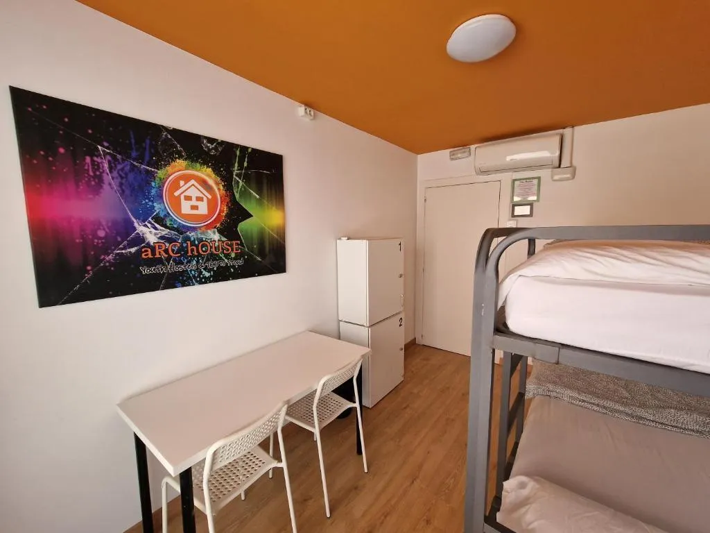 DOUBLE BASIC Room, Arc House Barcelona, Barcelona