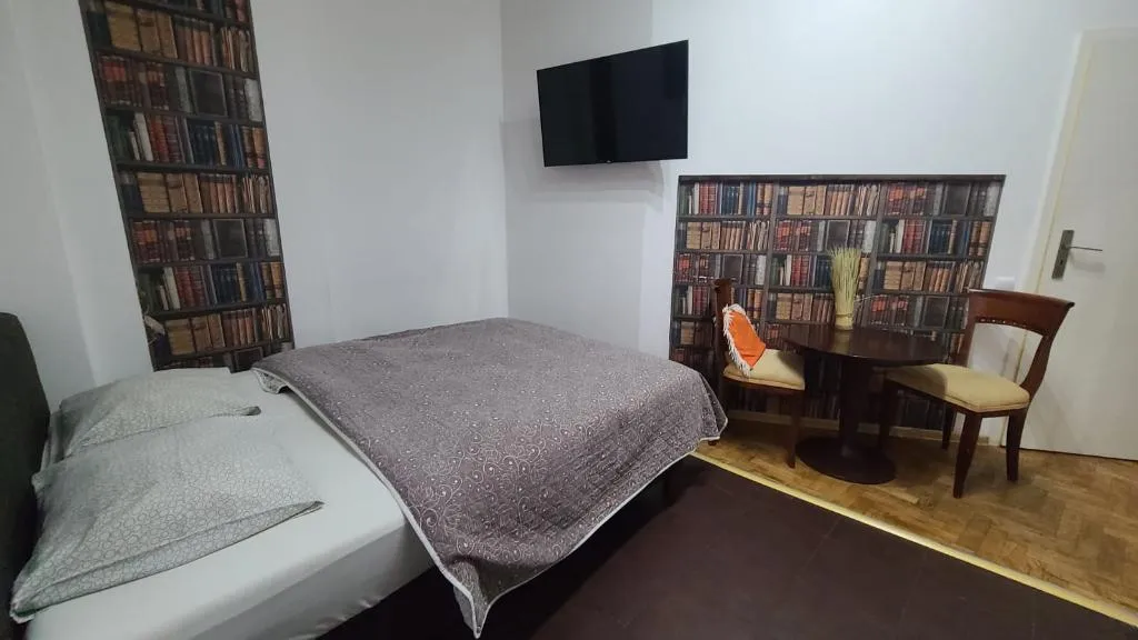 DOUBLE ONE BEDROOM ONE BATHROOM Room, Lorf Hostel&Coffee, Krakow