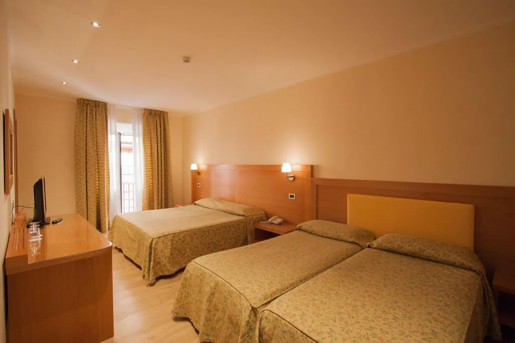 QUADRUPLE THREE BEDS Room, Laurentia, Rome
