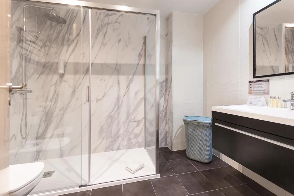 APARTMENT CAPACITY 8 FOUR BEDROOMS Room, Sensation Authentic Gracia, Barcelona