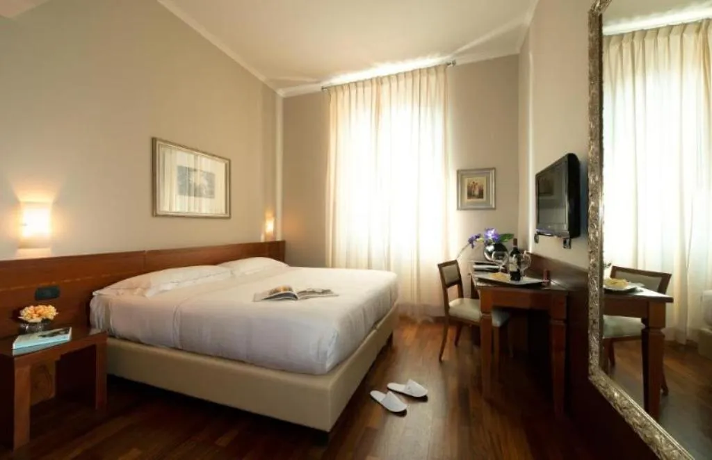 DOUBLE CLASSIC Room, Fenice Hotel Milan, Milan