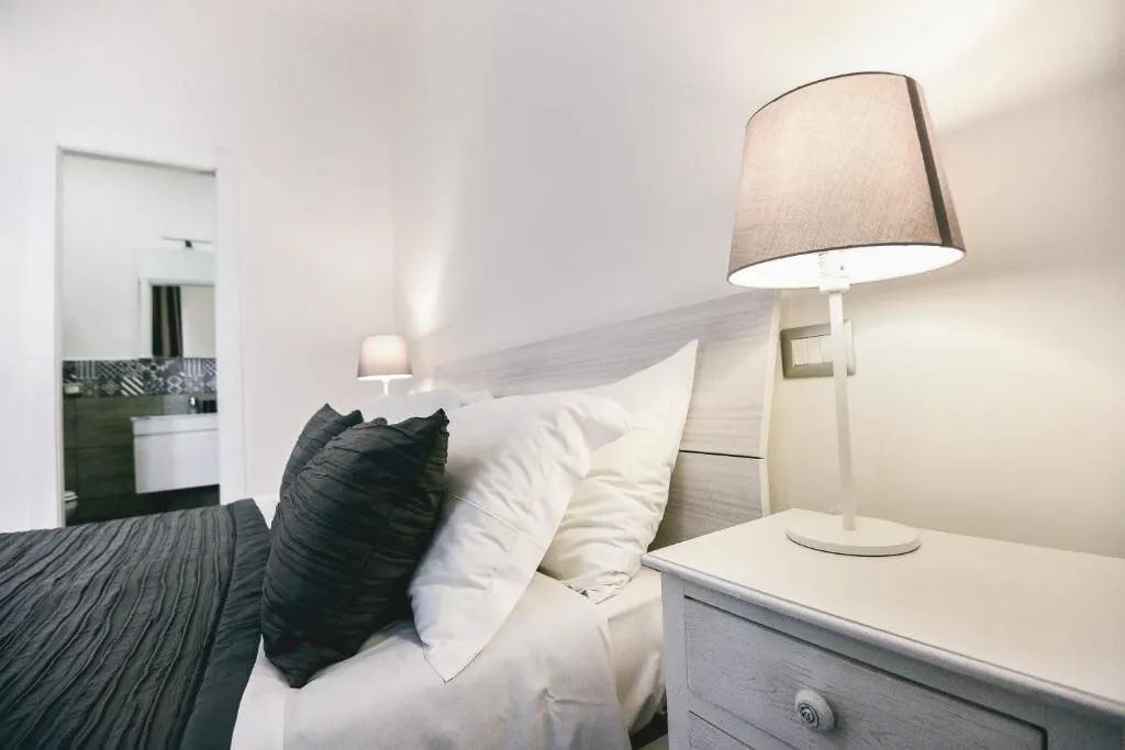 Room, Angolo Di Roma, Naples