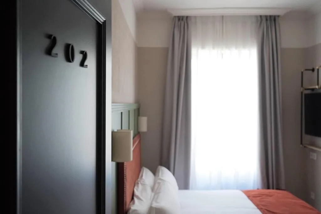 DOUBLE STANDARD Room, Honest Sevilla, Seville