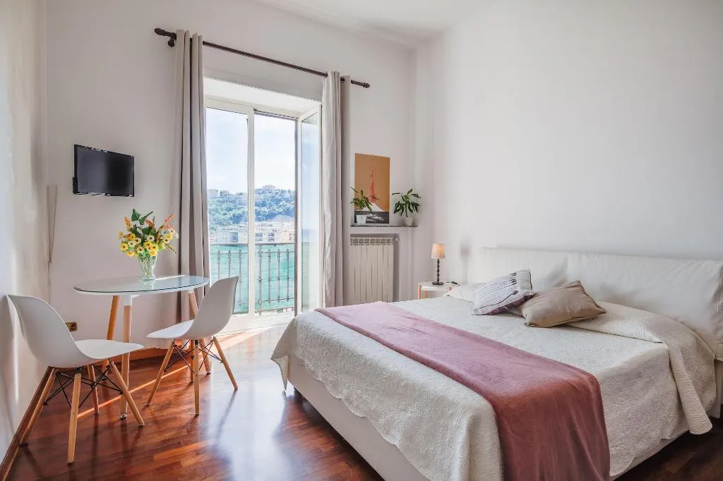 Room, Napolicentro Mare, Naples