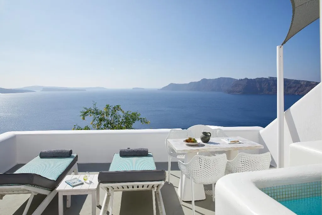 SUITE DELUXE WITH PRIVATE POOL Room, La Perla Villas and Suites, Santorini
