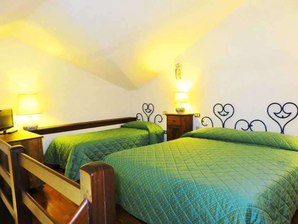 Room, Castello Cortevecchio, Umbria