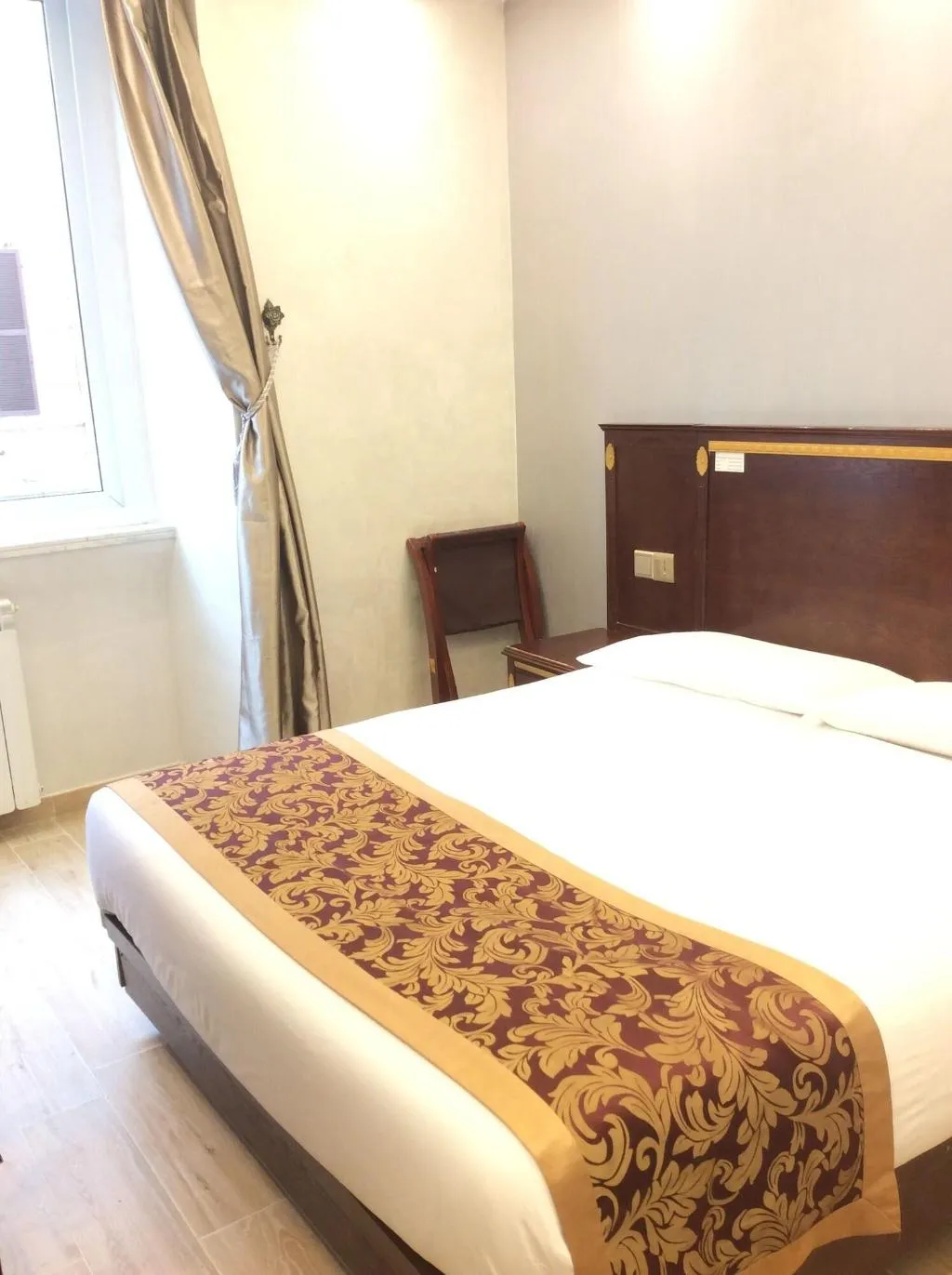 Room, B&B Drago d'Oro, Naples