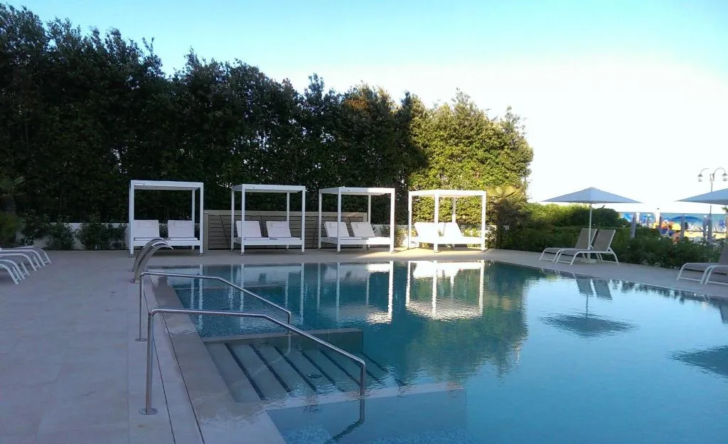 Pool, Orient & Pacific, Venice