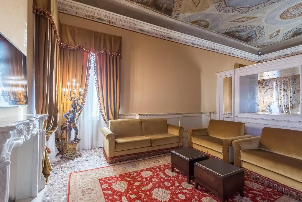 JUNIOR SUITE DELUXE Room, Nani Mocenigo Palace, Venice