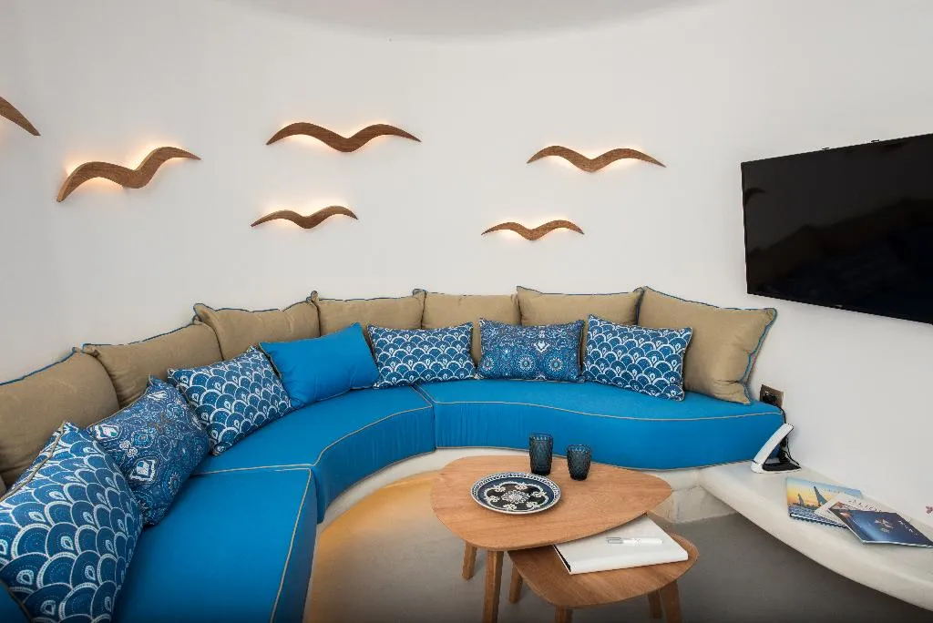 SUITE DELUXE WITH PRIVATE POOL Room, La Perla Villas and Suites, Santorini