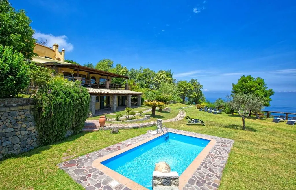 Sports and Entertainment, Agriturismo Pera Di Basso, Naples