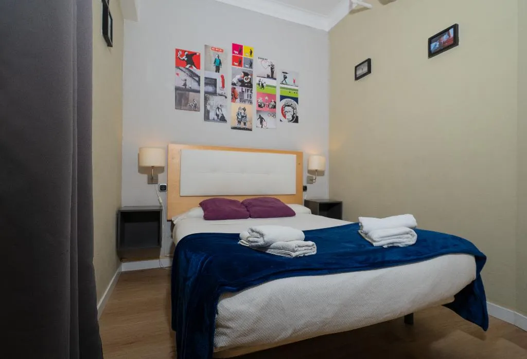 Room ECONOMY WITH SHARED BATHROOM Room, Wow Barcelona Hostel, Barcelona