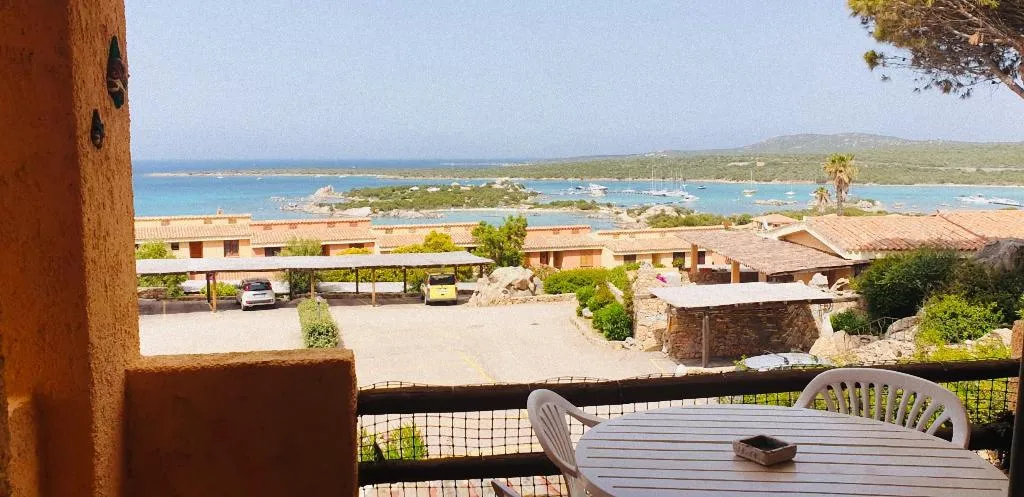 APARTMENT CAPACITY 6 TWO BEDROOMS Room, Villaggio Marineledda, Olbia