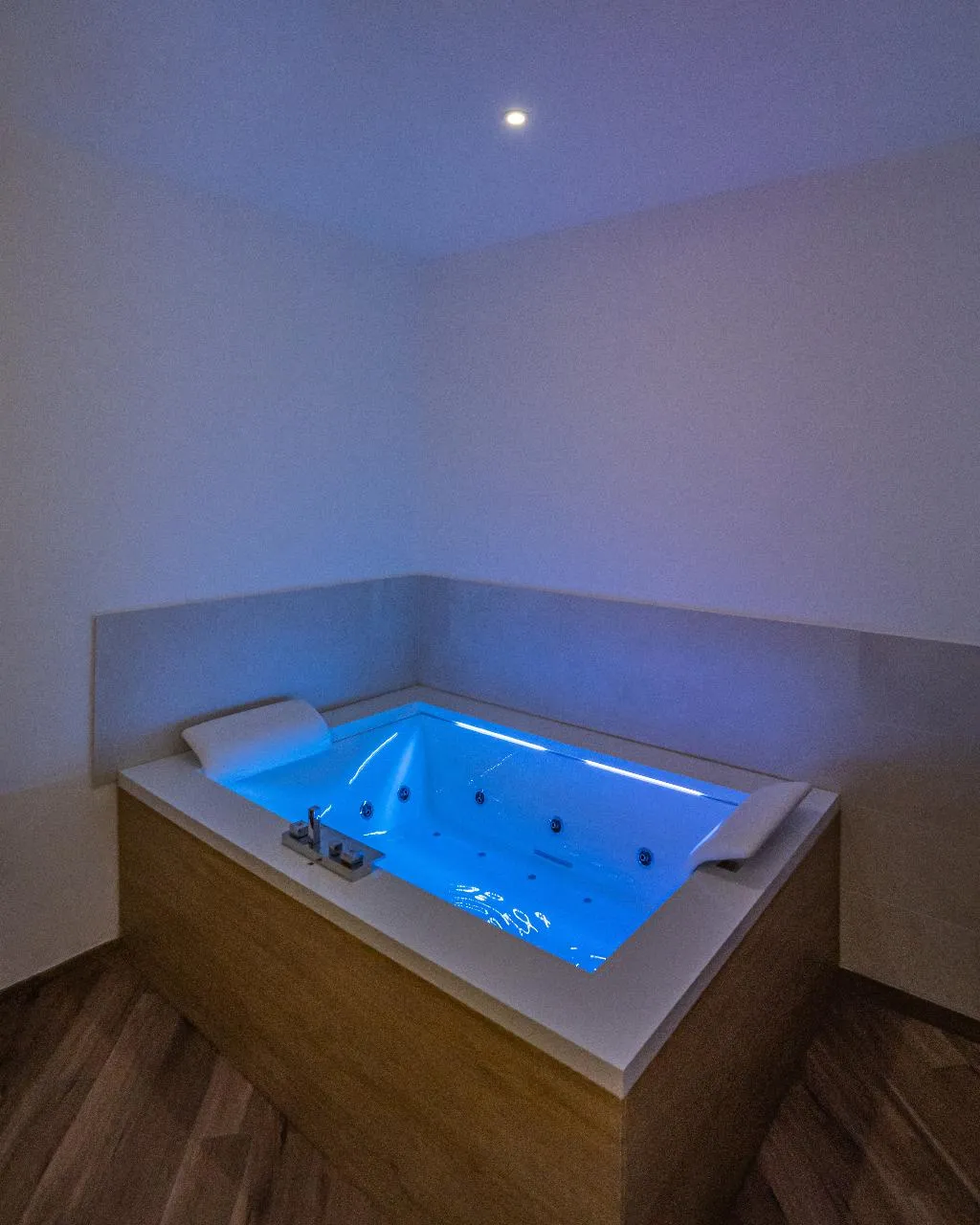 SUITE KING BED WITH JACUZZI Room, Le Querce Farmhouse, Naples