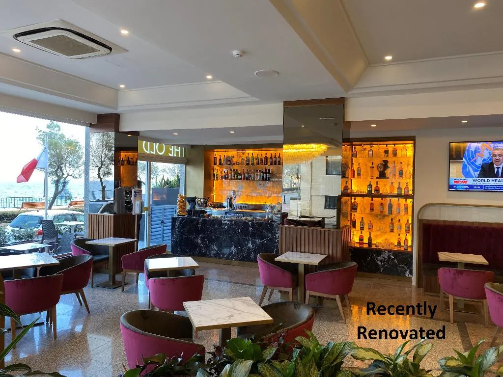Bar, Diplomat, Malta