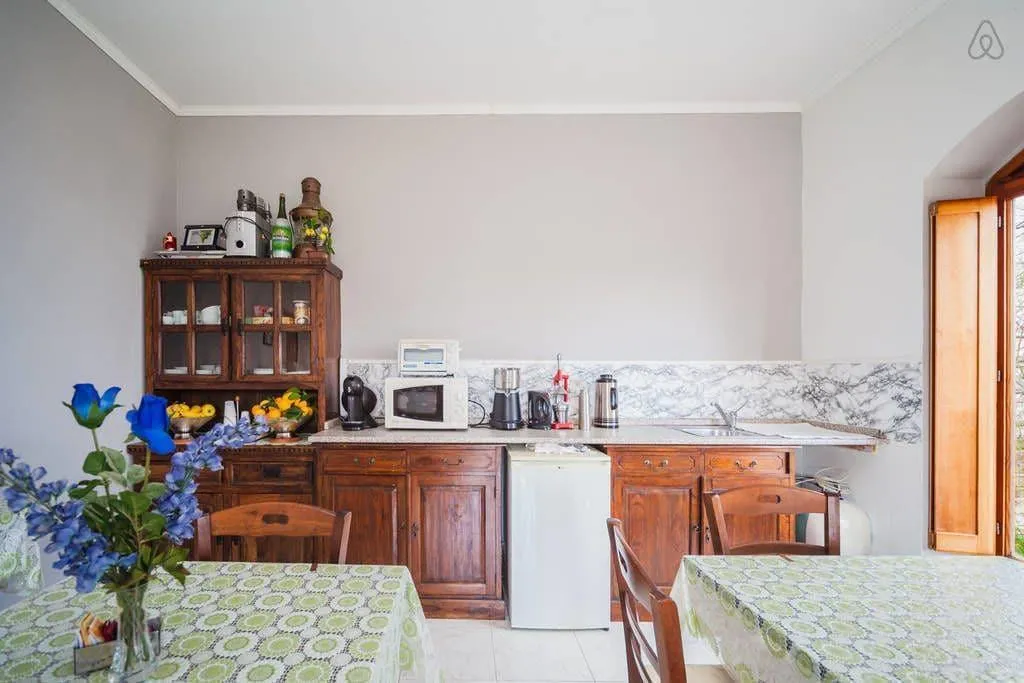 Room, Villa De Angelis, Naples