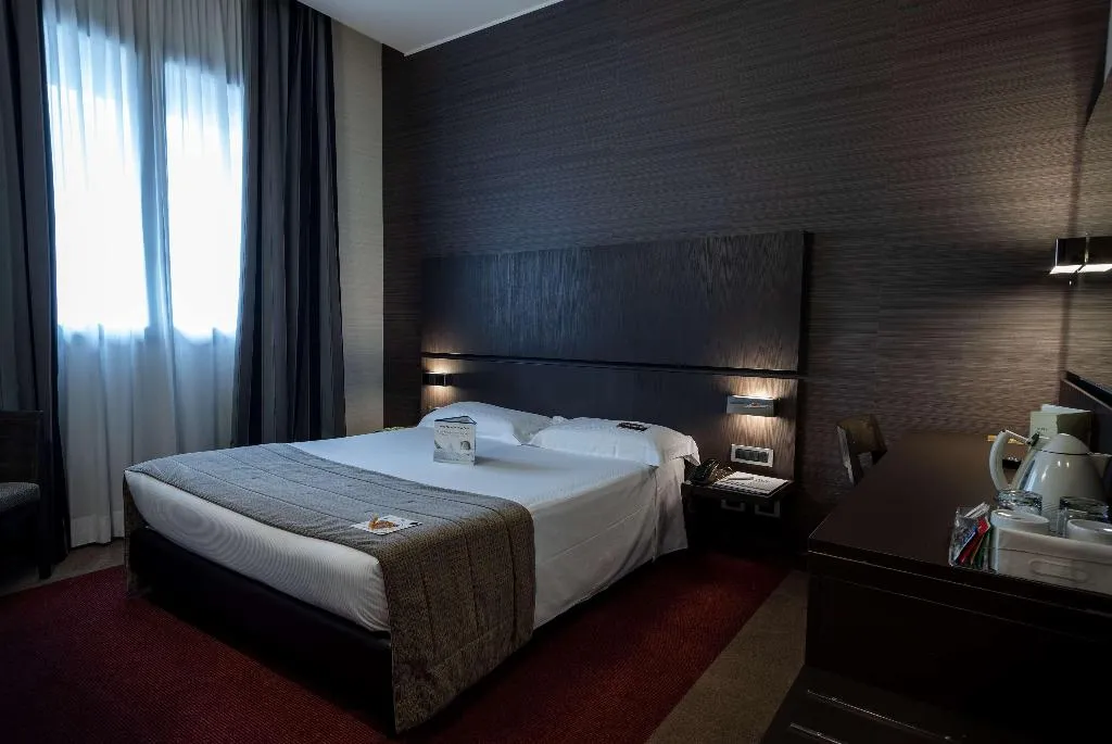 DOUBLE SUPERIOR QUEEN BED Room, Best Western Plus Hotel Monza e Brianza Palace, Milan