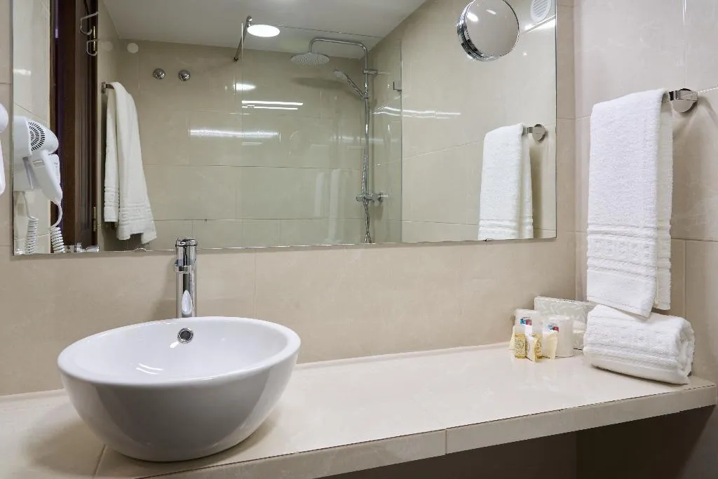 Double or Twin CAPACITY 3 Room, Hotel do Mar, Lisbon