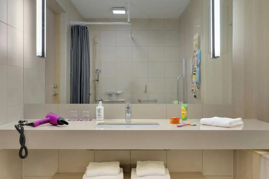 DOUBLE STANDARD Room, Moxy Milan Airport, Milan