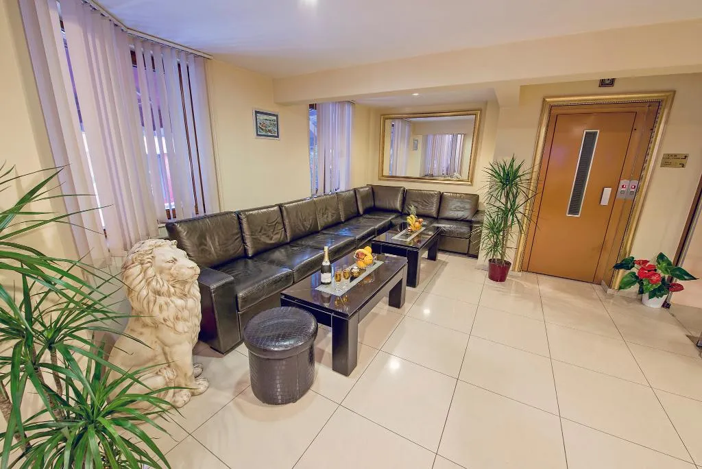 Lobby, Victoria, Varna