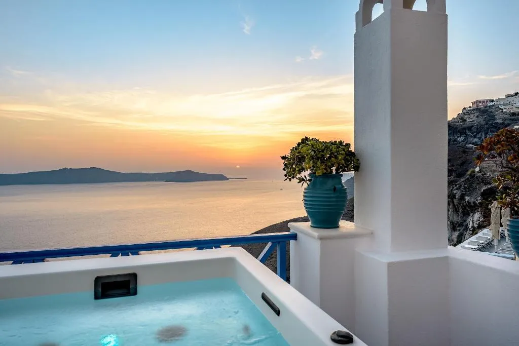 Room, Golden Grey Goose, Santorini