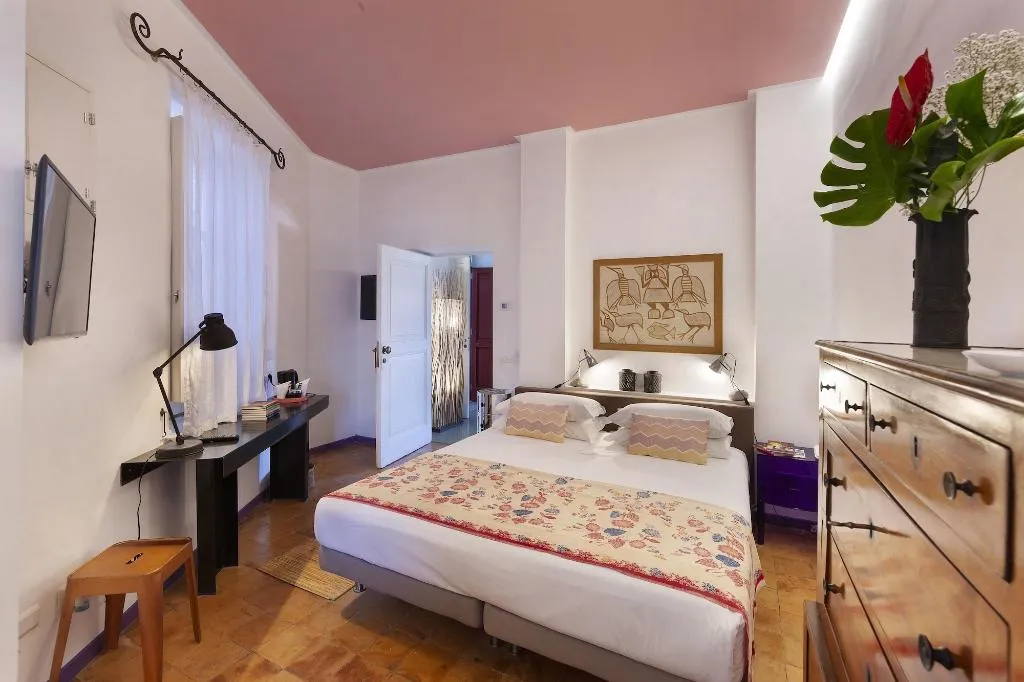 Room, Marina Piccola 73, Naples
