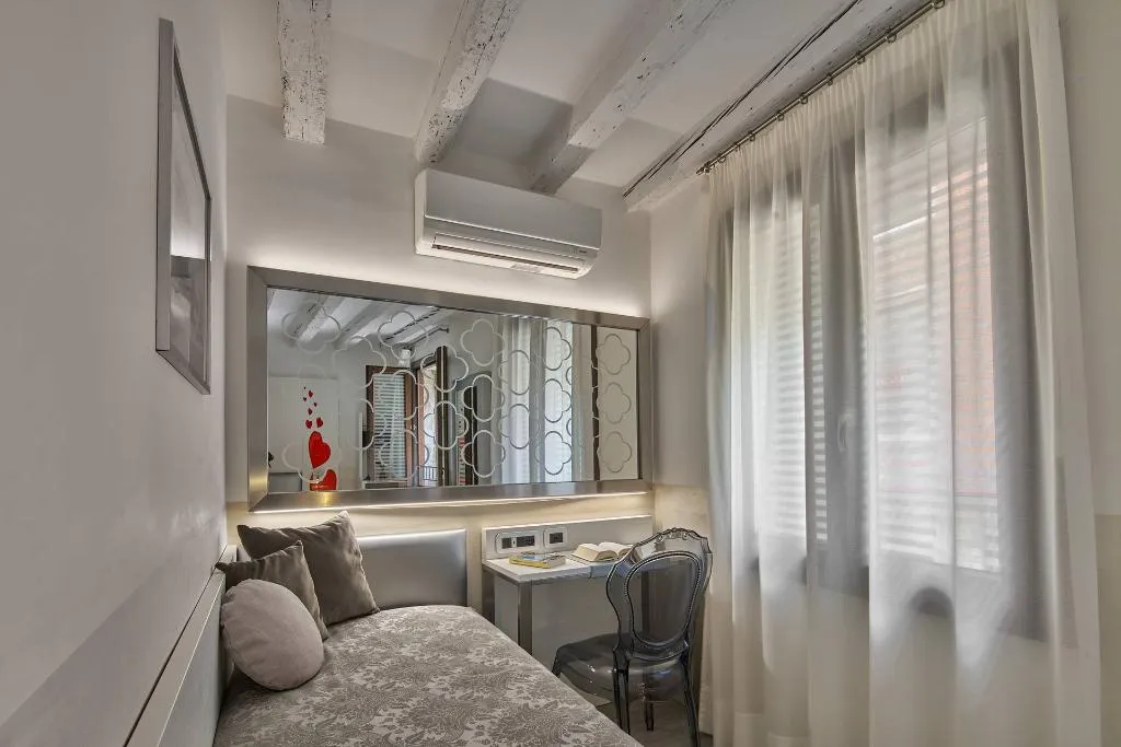 Double or Twin SUPERIOR Room, UNA HOTELS Ala Venezia - Adults +16, Venice