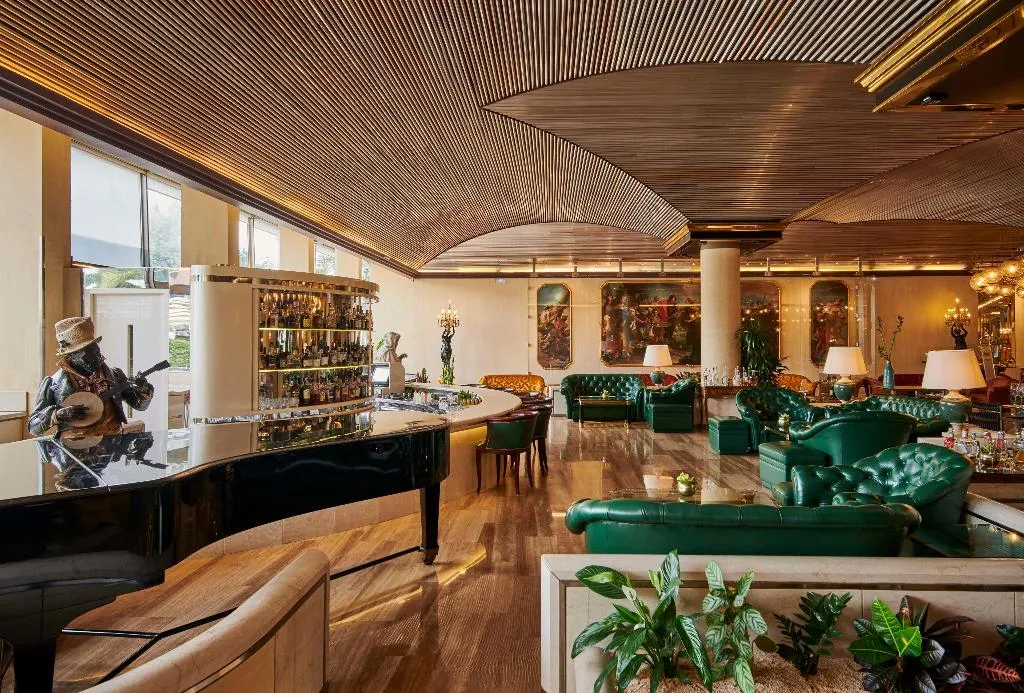 Bar, Rome Cavalieri, A Waldorf Astoria Hotel, Rome