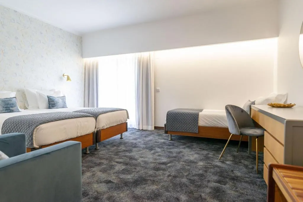 Room, Dom Afonso, Madeira