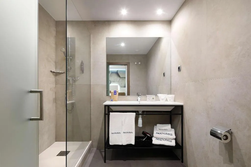 DOUBLE SINGLE USE STANDARD Room, Hcc Montblanc, Barcelona