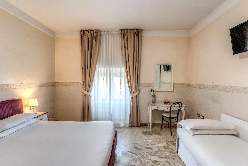 TRIPLE CLASSIC Room, Hotel Orazia, Rome