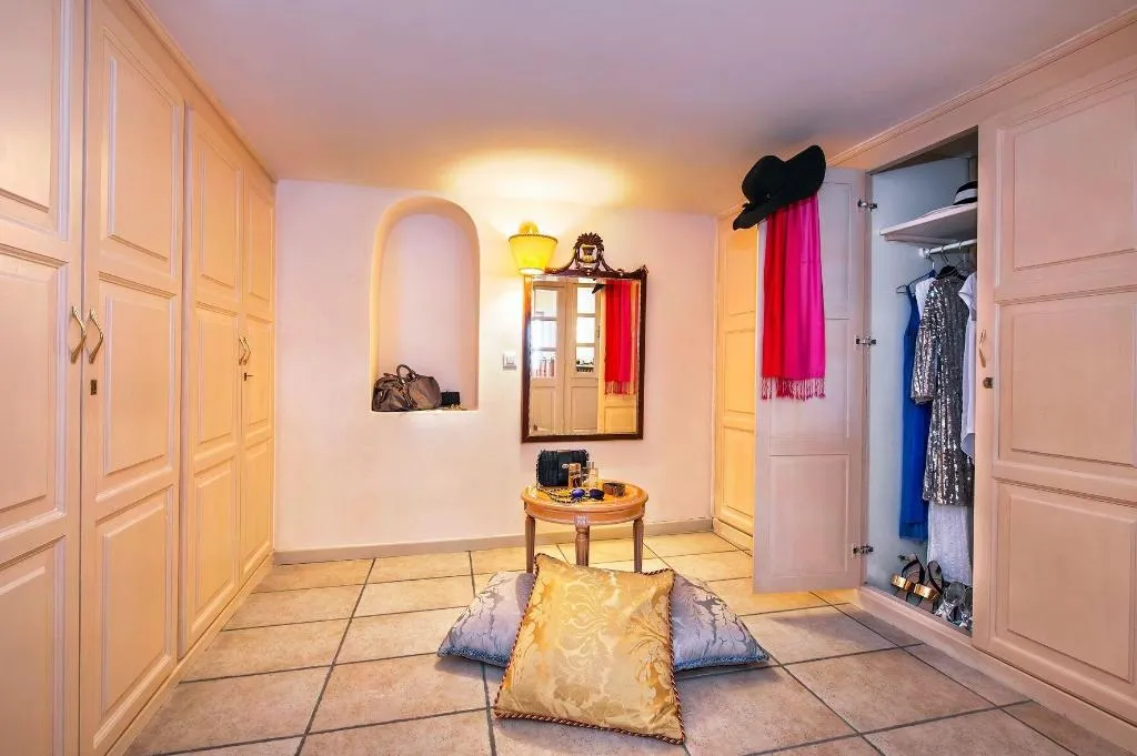 Room, Golden Grey Goose, Santorini