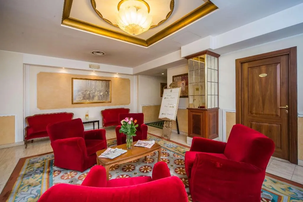 Lobby, Alga, Milan