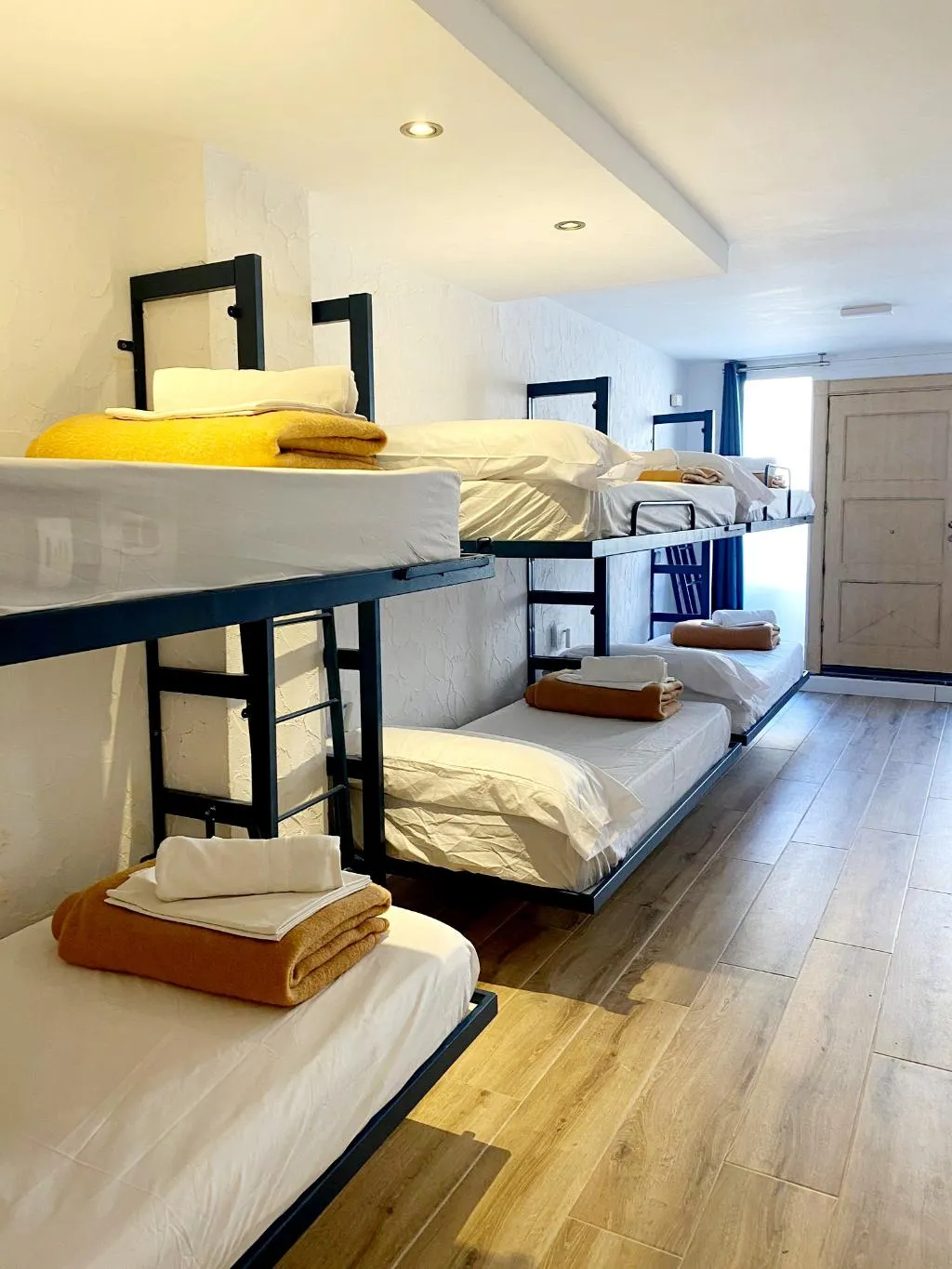 APARTMENT CAPACITY 8 Room, Y Hostel - Albergue Juvenil, Majorca