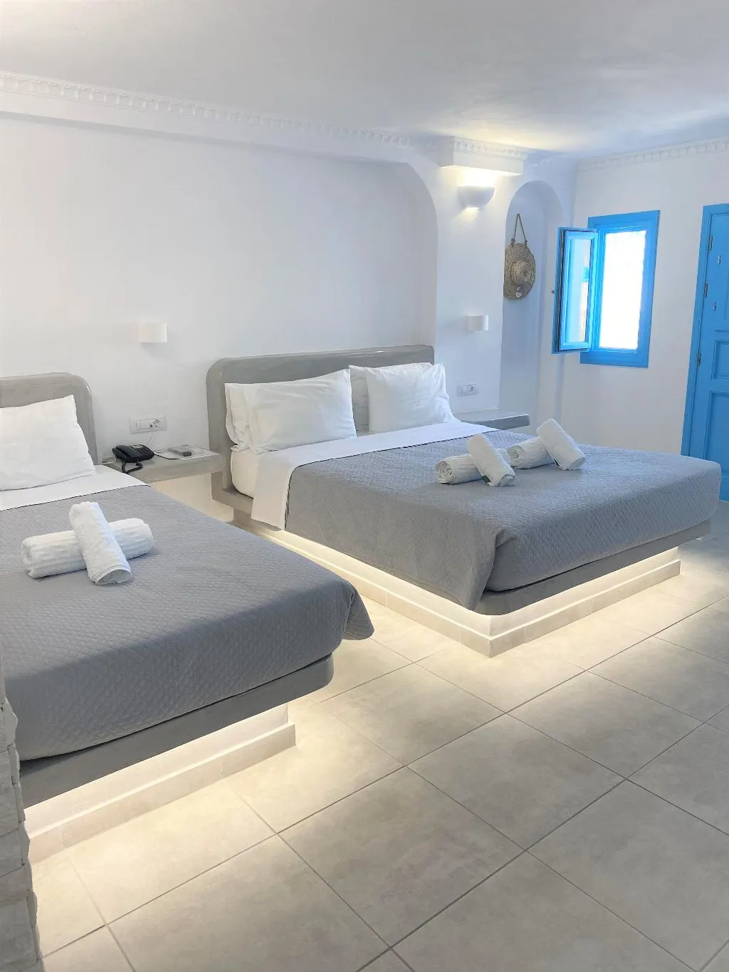 TRIPLE STANDARD Room, Perissa Bay, Santorini