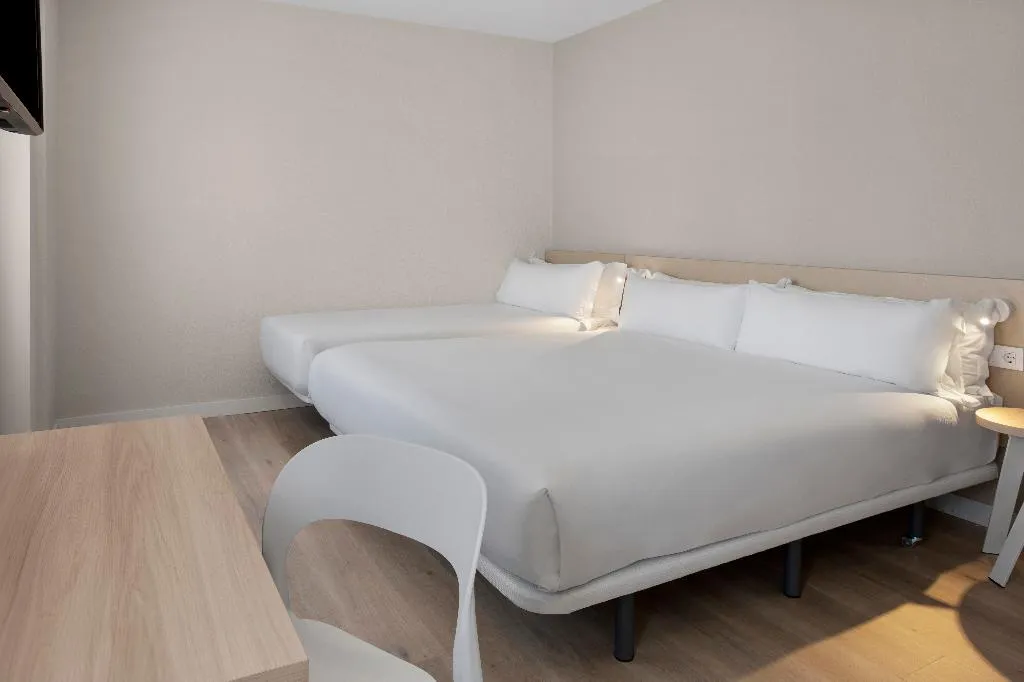 FAMILY ROOM STANDARD Room, B&B HOTEL Figueira da Foz, Porto