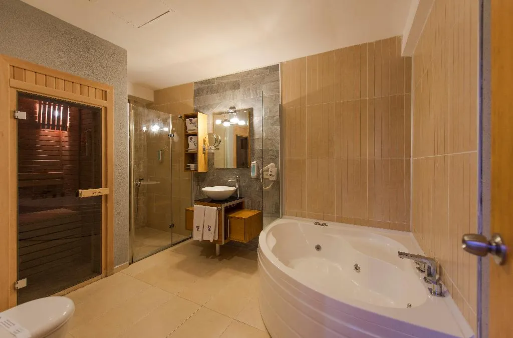SUITE POOL VIEW Room, Flora Garden Beach Side, Antalya