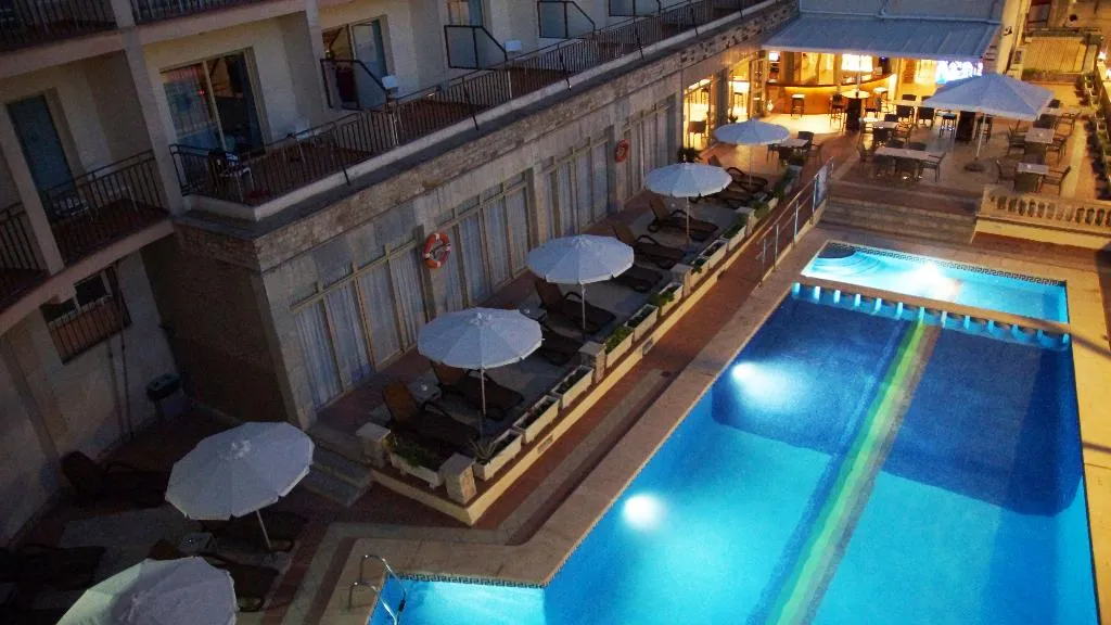 Pool, Iris, Majorca