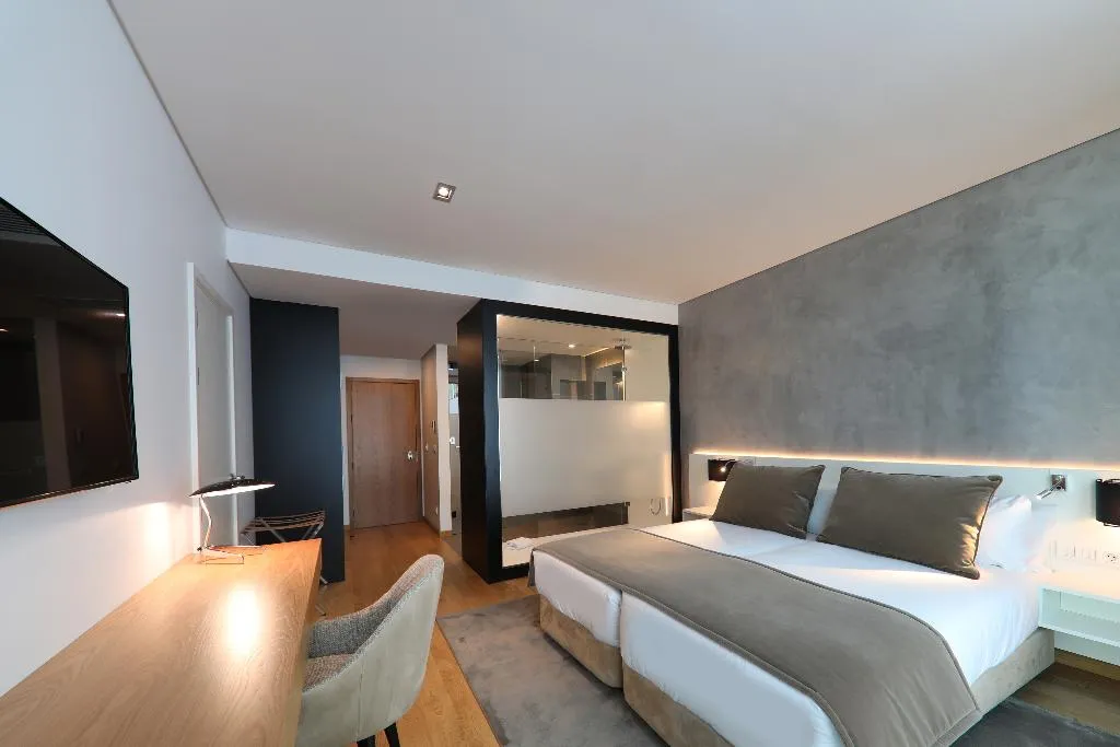 DOUBLE SINGLE USE POOL VIEW Room, Iberostar Selection Lisboa, Lisbon