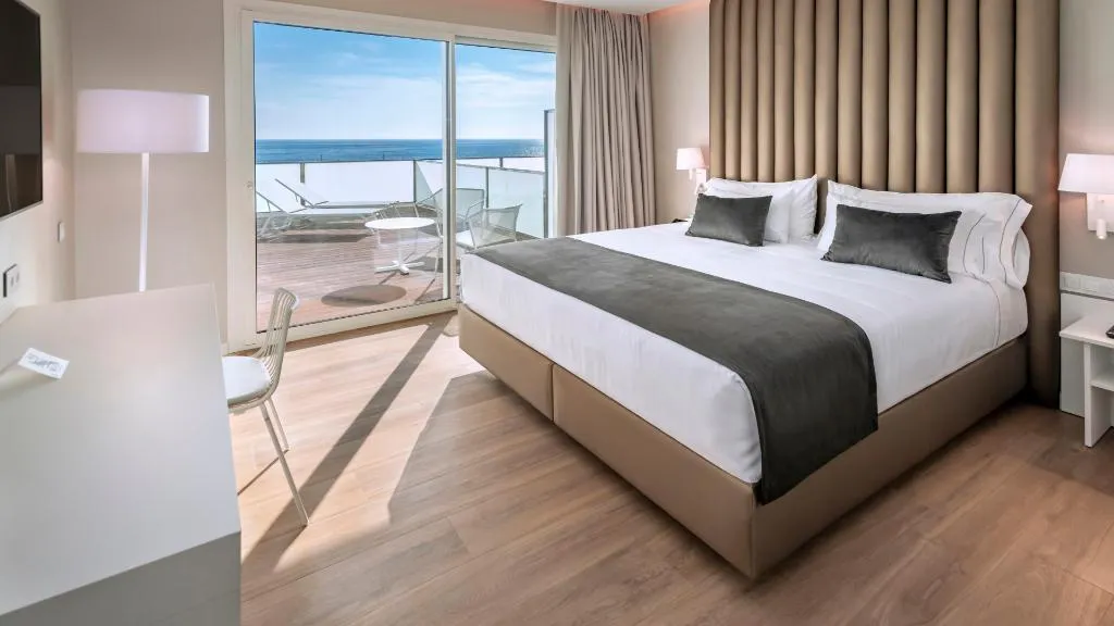 DOUBLE SINGLE USE EXECUTIVE SEA VIEW Room, Playafels, Barcelona