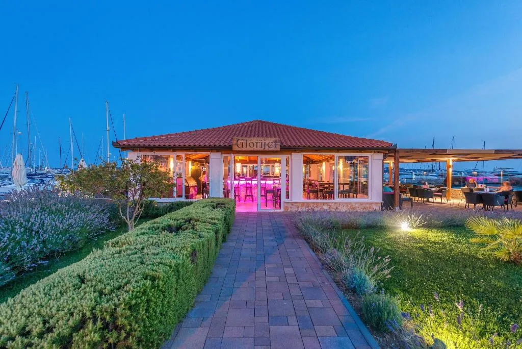Bar, Marina Baotić Apartments, Split