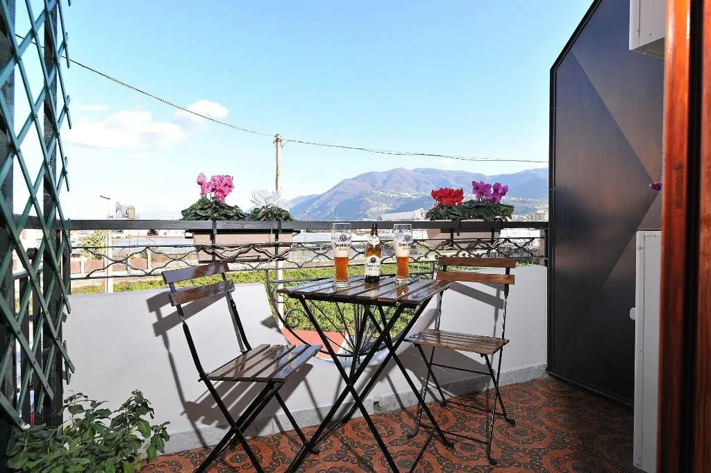 Room, B&B Le Cycas, Naples