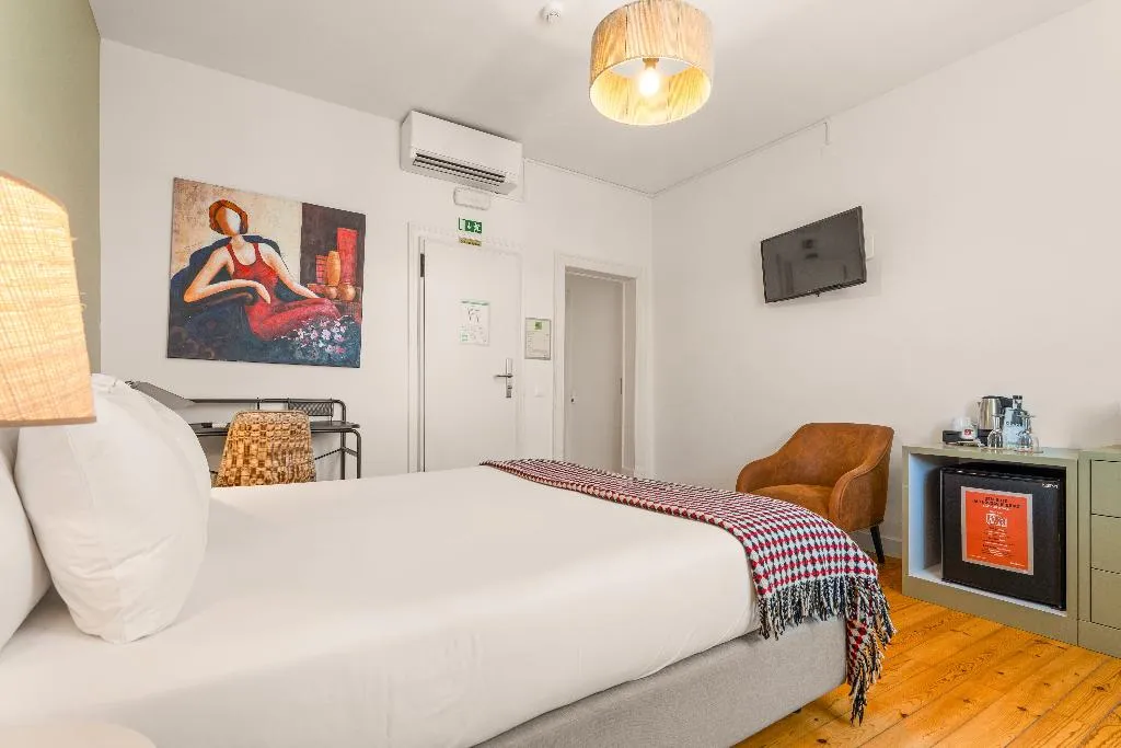 FAMILY ROOM DELUXE ONE BED Room, Casa do Bairro by Shiadu, Lisbon