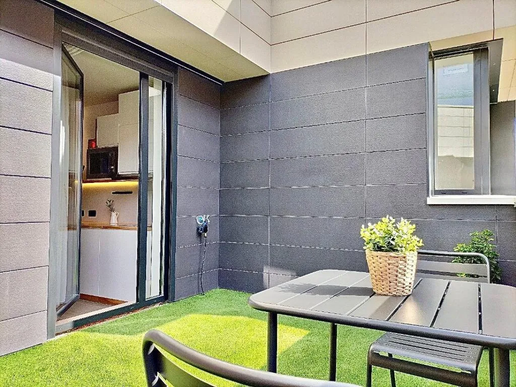 DOUBLE DELUXE WITH TERRACE Room, Far Home Bernabeu, Madrid