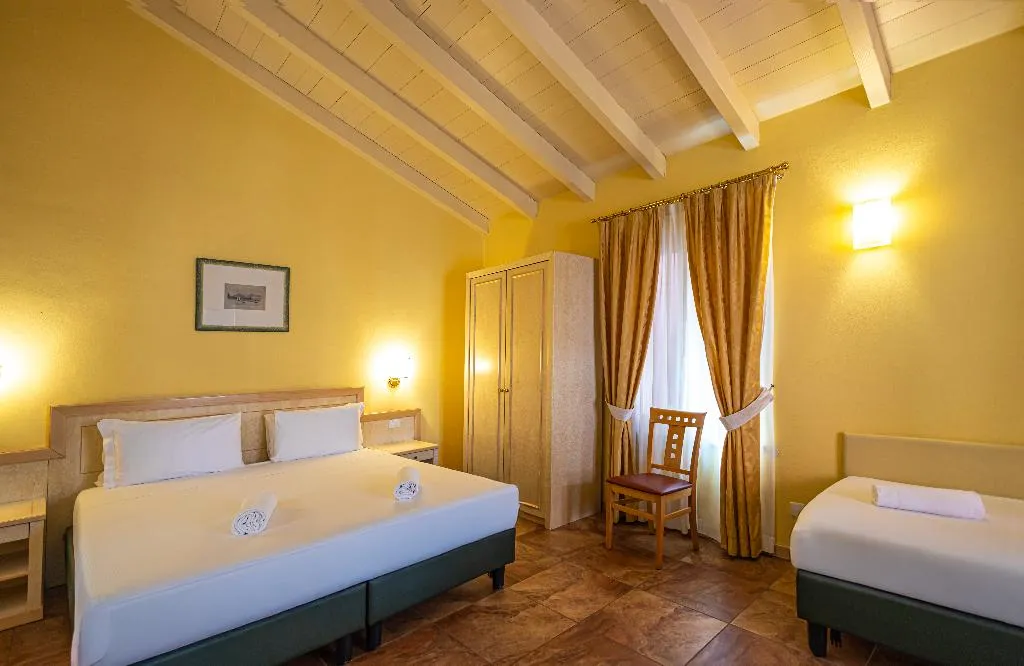 QUADRUPLE CLASSIC Room, LVG Hotel Collection - Belvedere San Gottardo, Milan