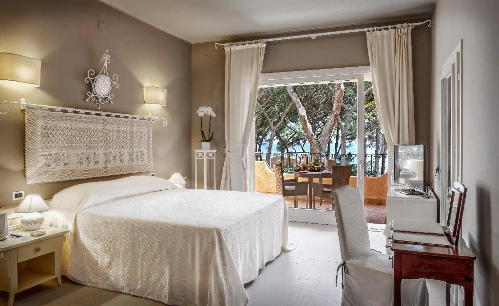 DOUBLE EXECUTIVE SEA VIEW Room, Forte Village Resort Il Castello, Cagliari