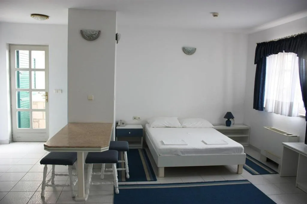 Room, Ivan, Split