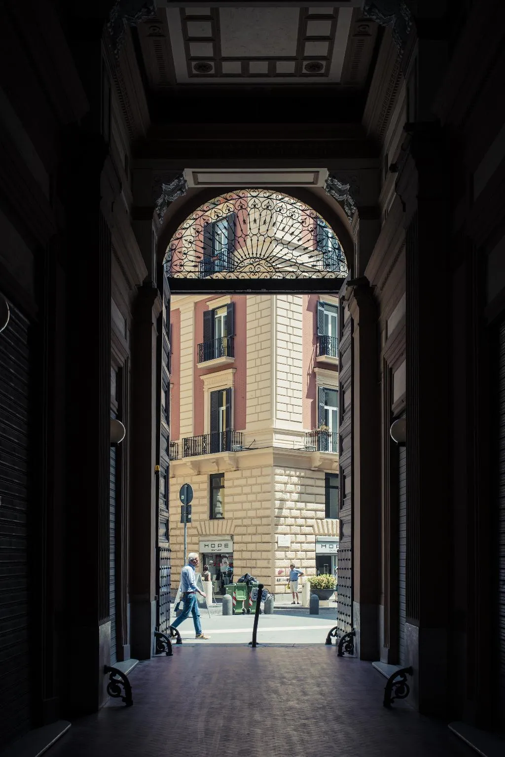General view, Pretaloger Verdi 18, Naples