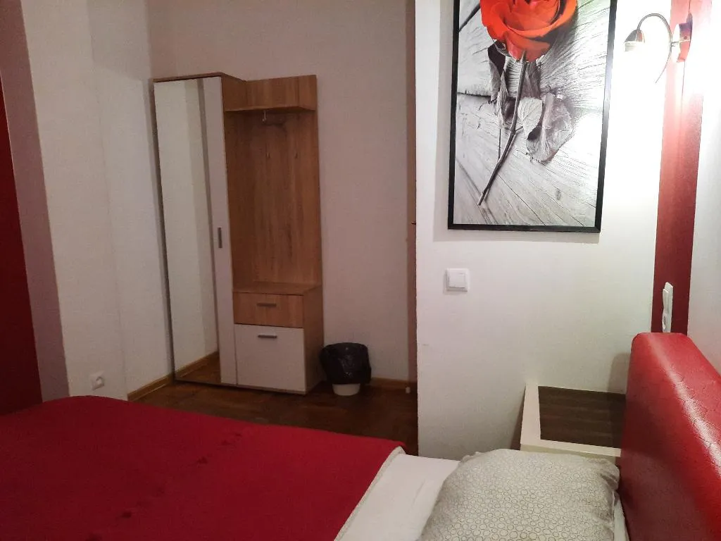 DOUBLE WITH SHARED BATHROOM Room, Lorf Hostel&Coffee, Krakow